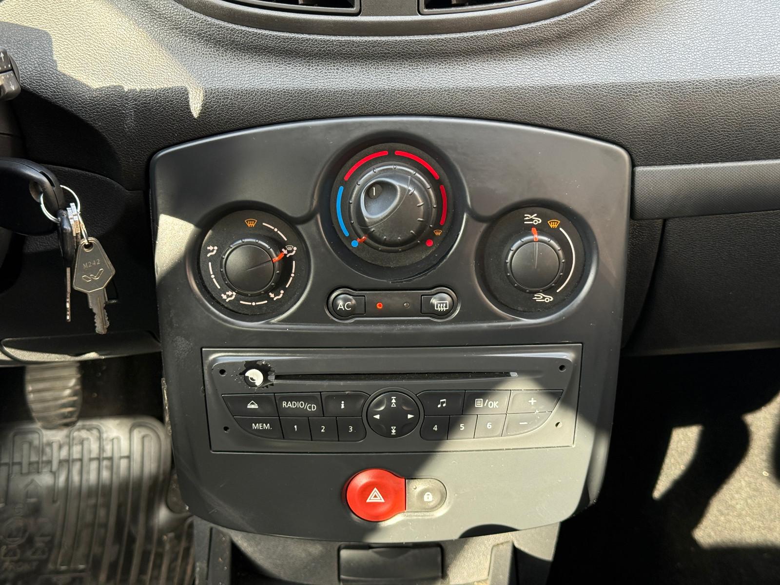 Renault Clio 2010 — photo 11