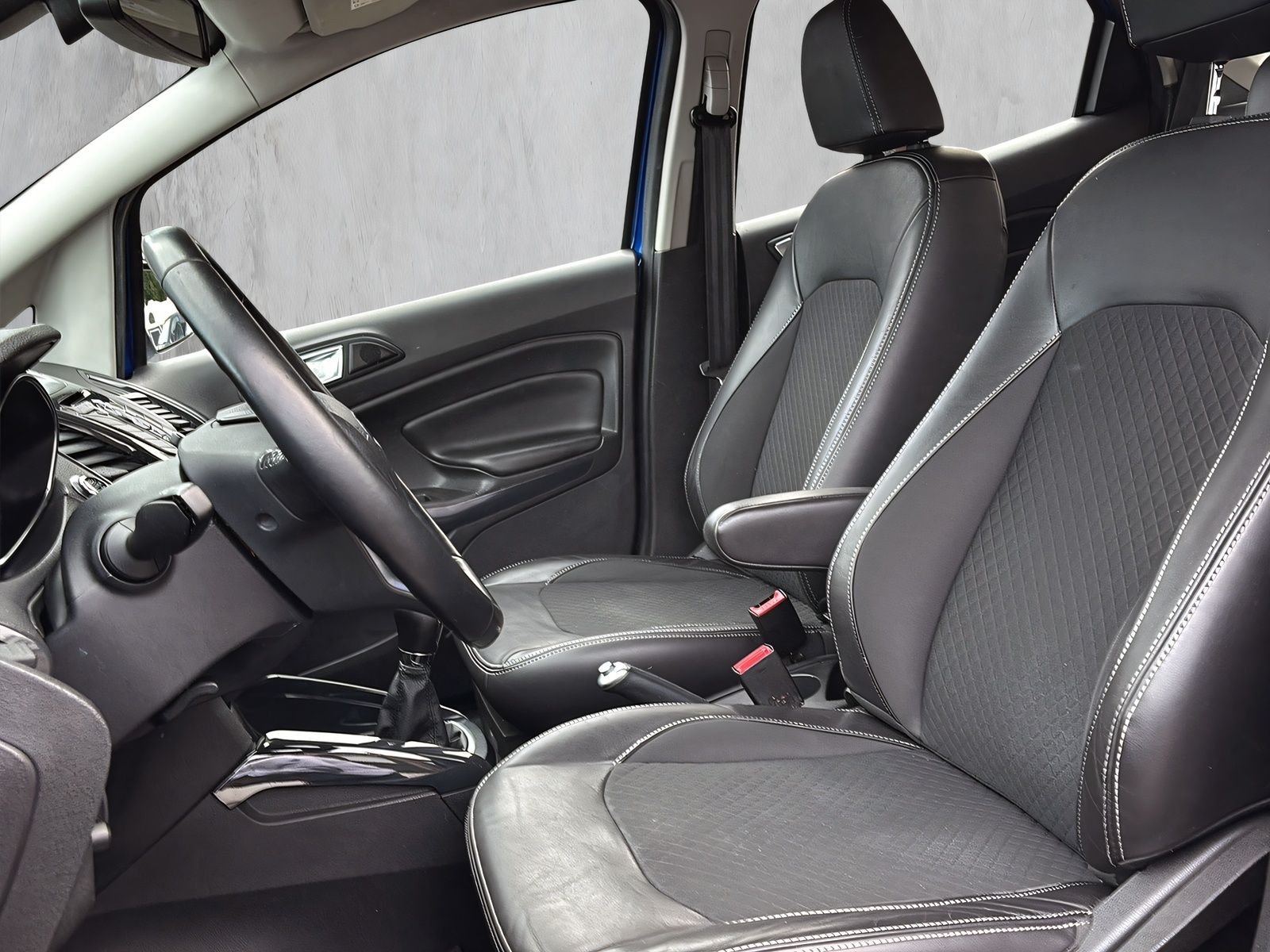 Fahrzeugabbildung Ford EcoSport 1.0 Titanium KLIMAAUT. WINTER PAKET PDC