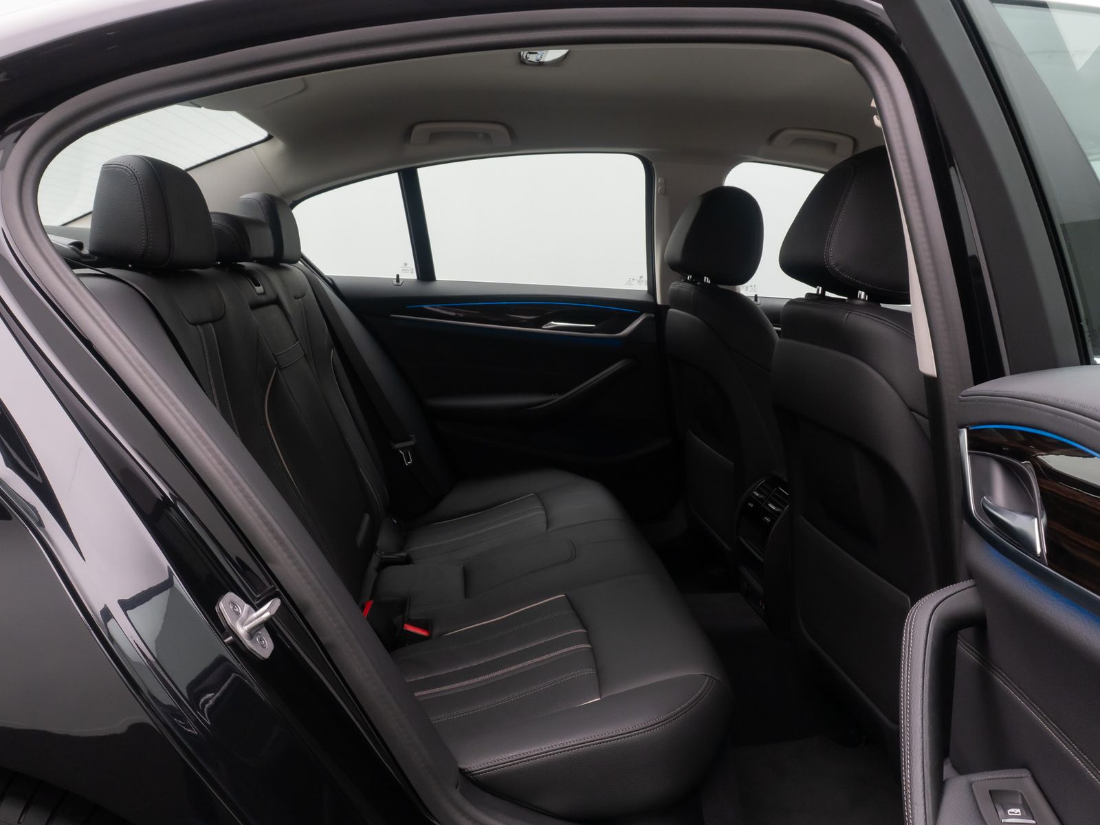 Fahrzeugabbildung BMW 530e Luxury Line ACC Laser 360° HUD DAB Sport