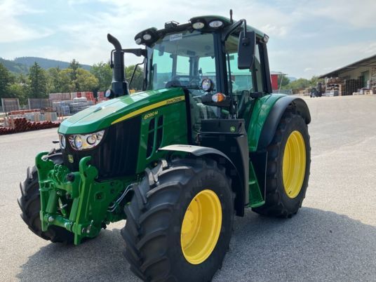 John Deere 6090M