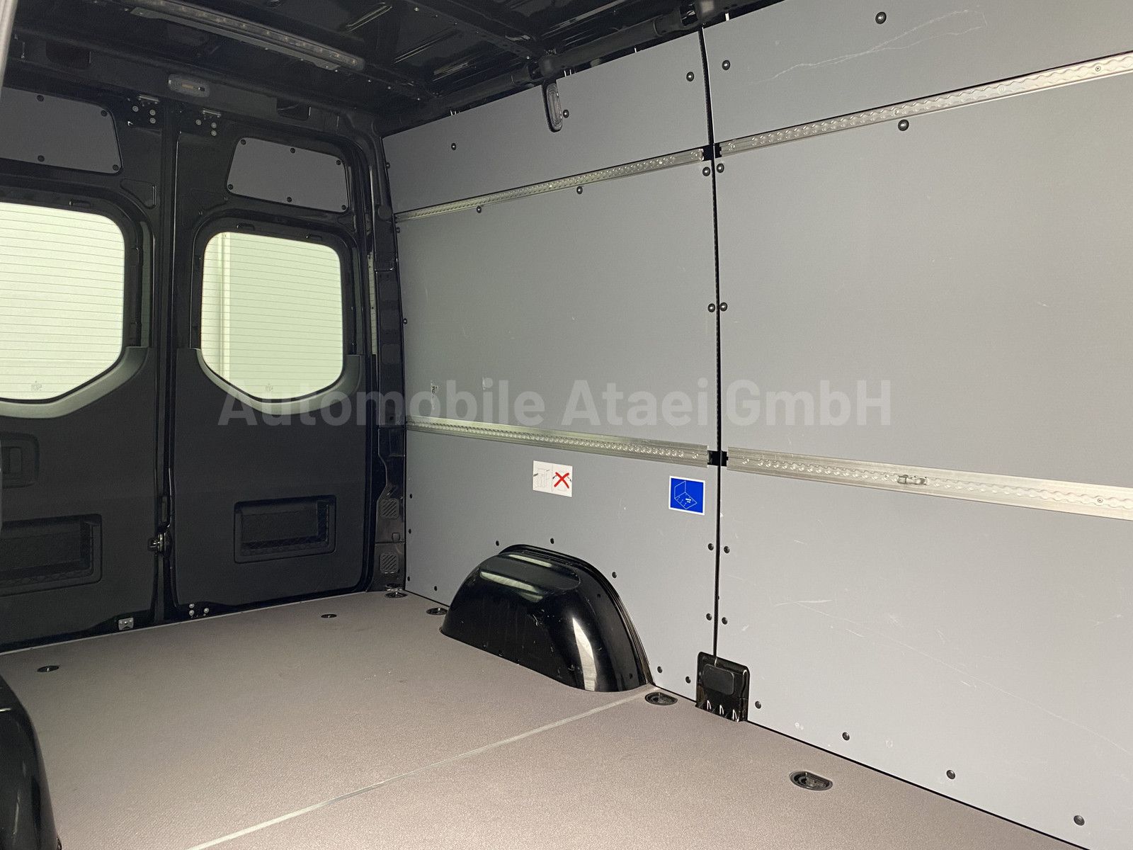 Fahrzeugabbildung Mercedes-Benz Sprinter 317 Automatik LED+AHK 2,8t+KAMER 8092