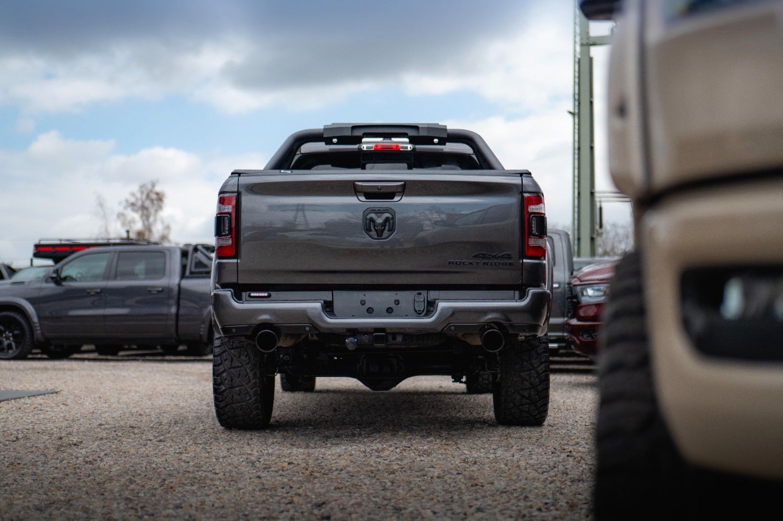 Fahrzeugabbildung Dodge RAM 5.7 V8 HEMI 4x4 ROCKY RIDGE OFFROAD Pano 19%