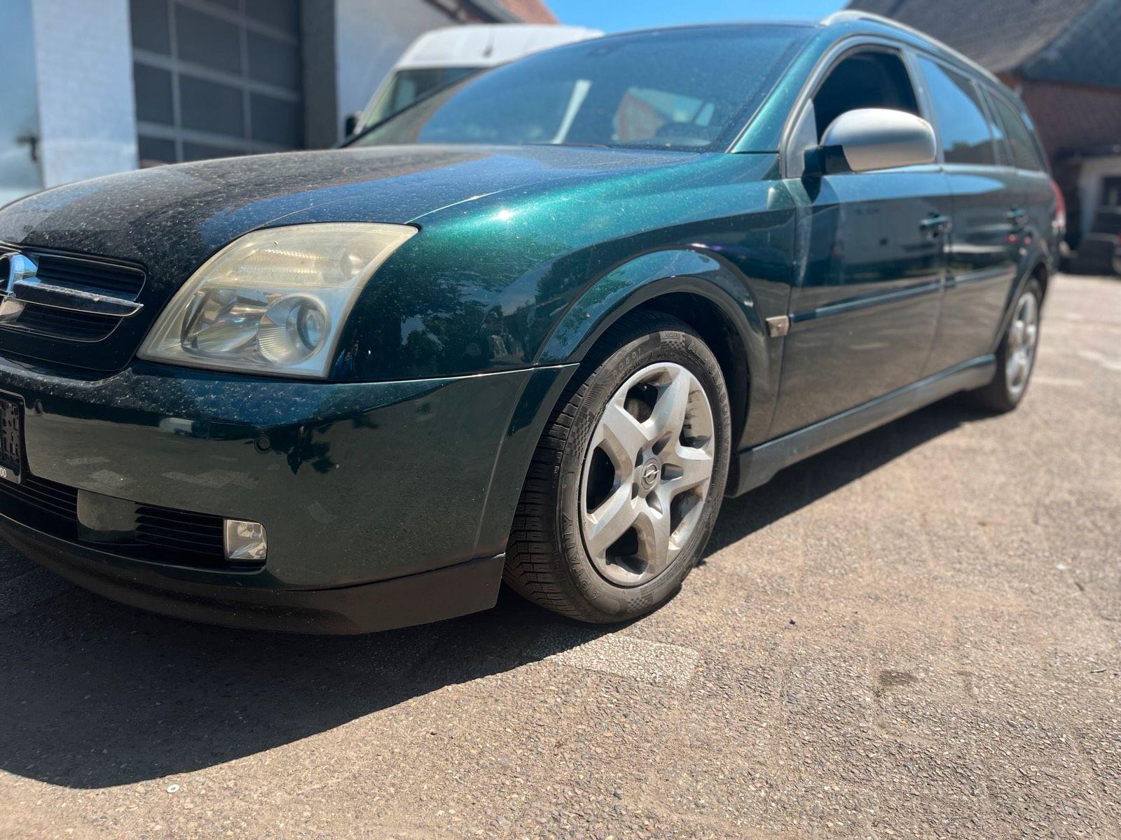 Opel Vectra 2004 — вигляд ззаду