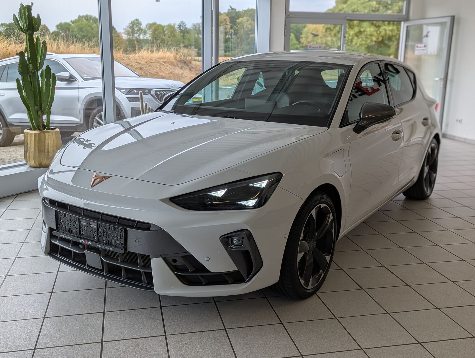 Fahrzeugabbildung CUPRA Leon 1.5 eHybrid Matrix Edge-Intelligent SoH100%