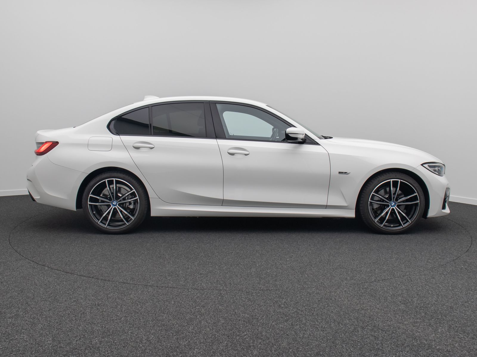 Fahrzeugabbildung BMW 320e M Sport Alarm DAB LED GeschwindigReg 19Zoll