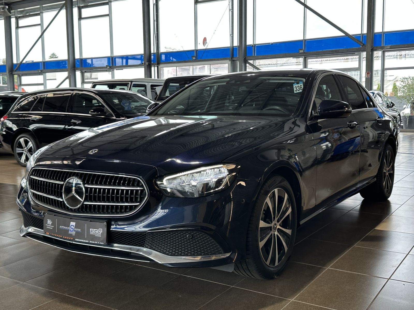 Mercedes-Benz E 300 e Avantgarde R.Cam Navi Ambiente ACC SHZ imagem 3