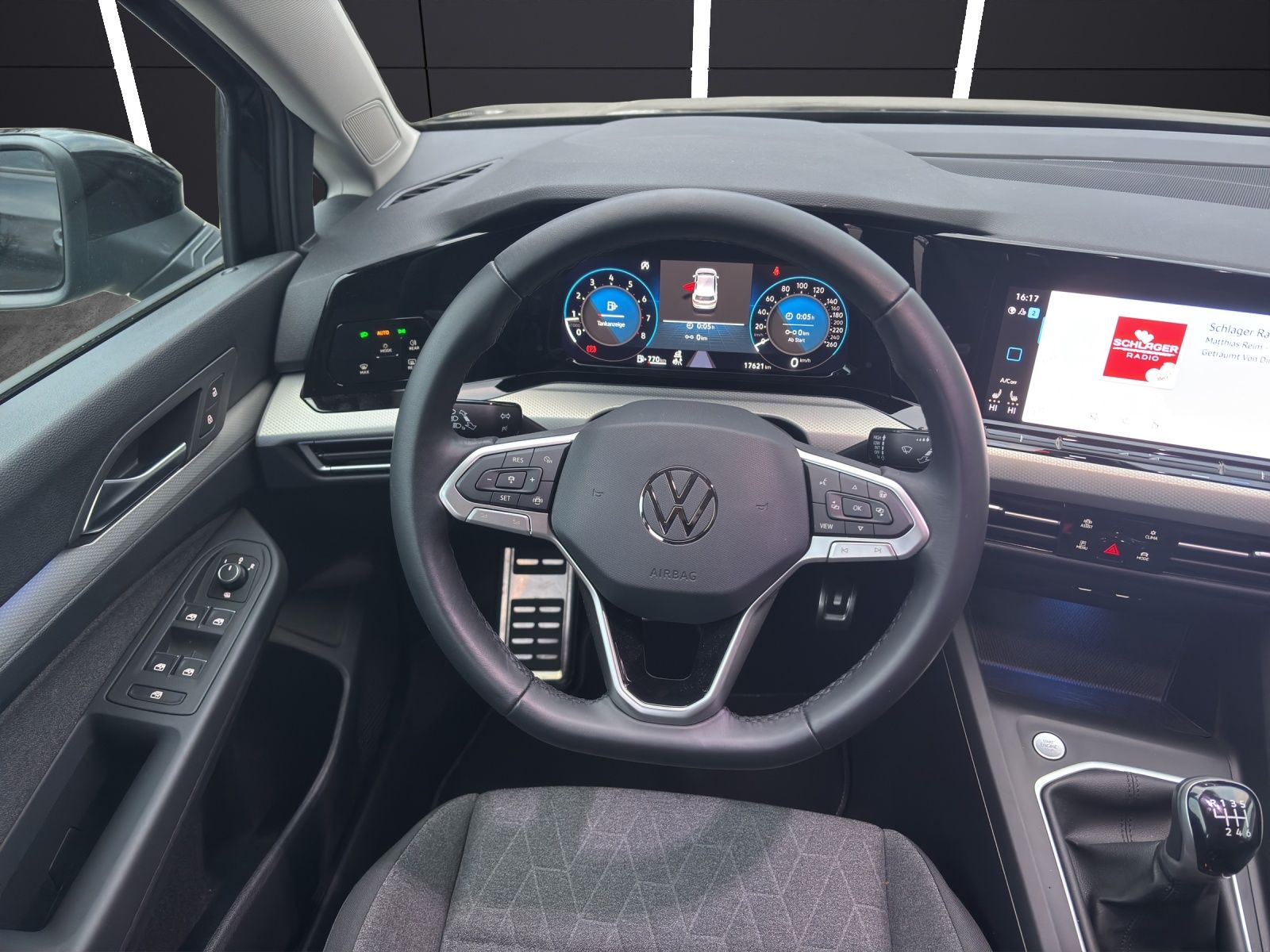 Fahrzeugabbildung Volkswagen Golf VIII TSI Move Climatronic AID PDC SH LM