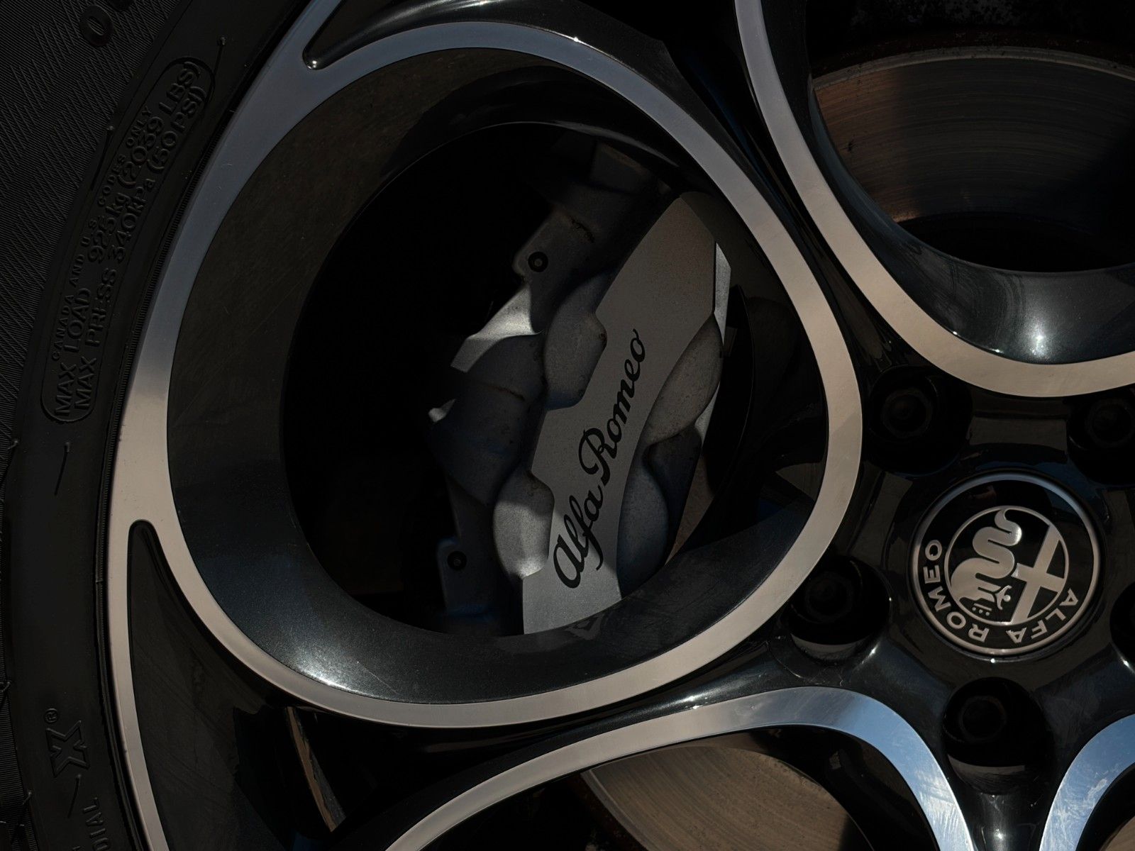 Fahrzeugabbildung Alfa Romeo Stelvio Veloce 2.0 Turbo Q4 Memory Leder CAM ACC