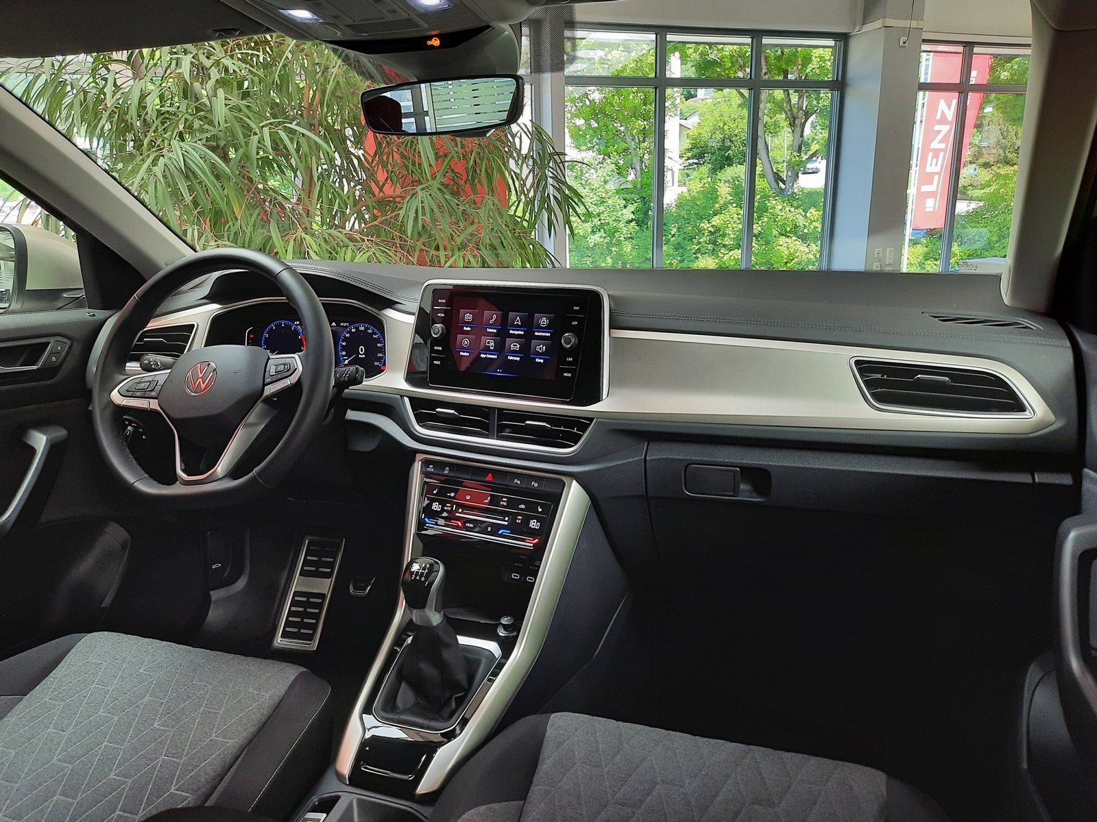 Fahrzeugabbildung Volkswagen T-Roc Move TSI *Standhzg*Cam*Navi*PDC*LED*ACC*