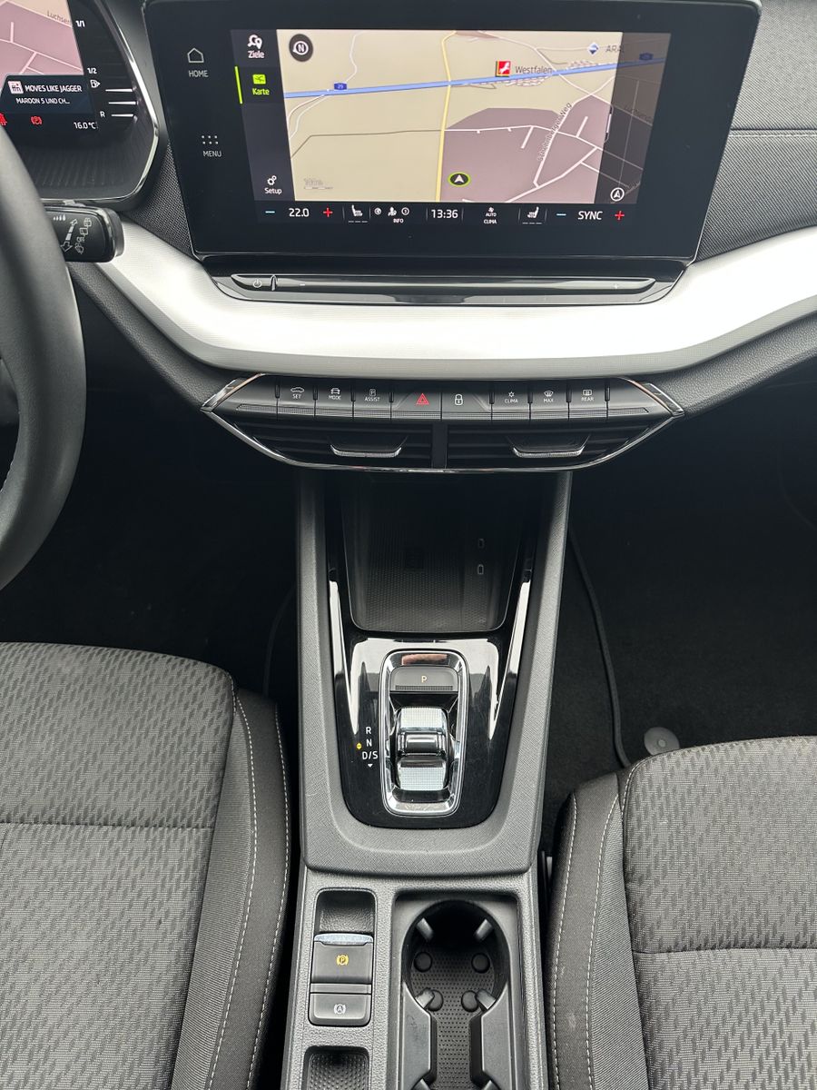 Fahrzeugabbildung SKODA Octavia Combi 2.0 TDI DSG Style NAV+LED+AHK+17ZO