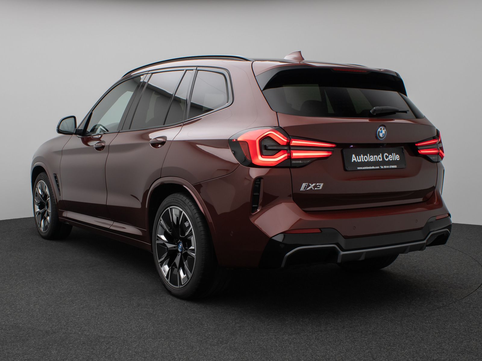 Fahrzeugabbildung BMW iX3 Impressive M Sport Panorama Kamera HUD H/K