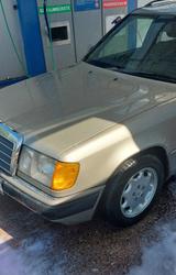 Mercedes-Benz Mercedes 124 300TDT - Mercedes-Benz 300 mit Diesel-Antrieb: Kombi, 300td