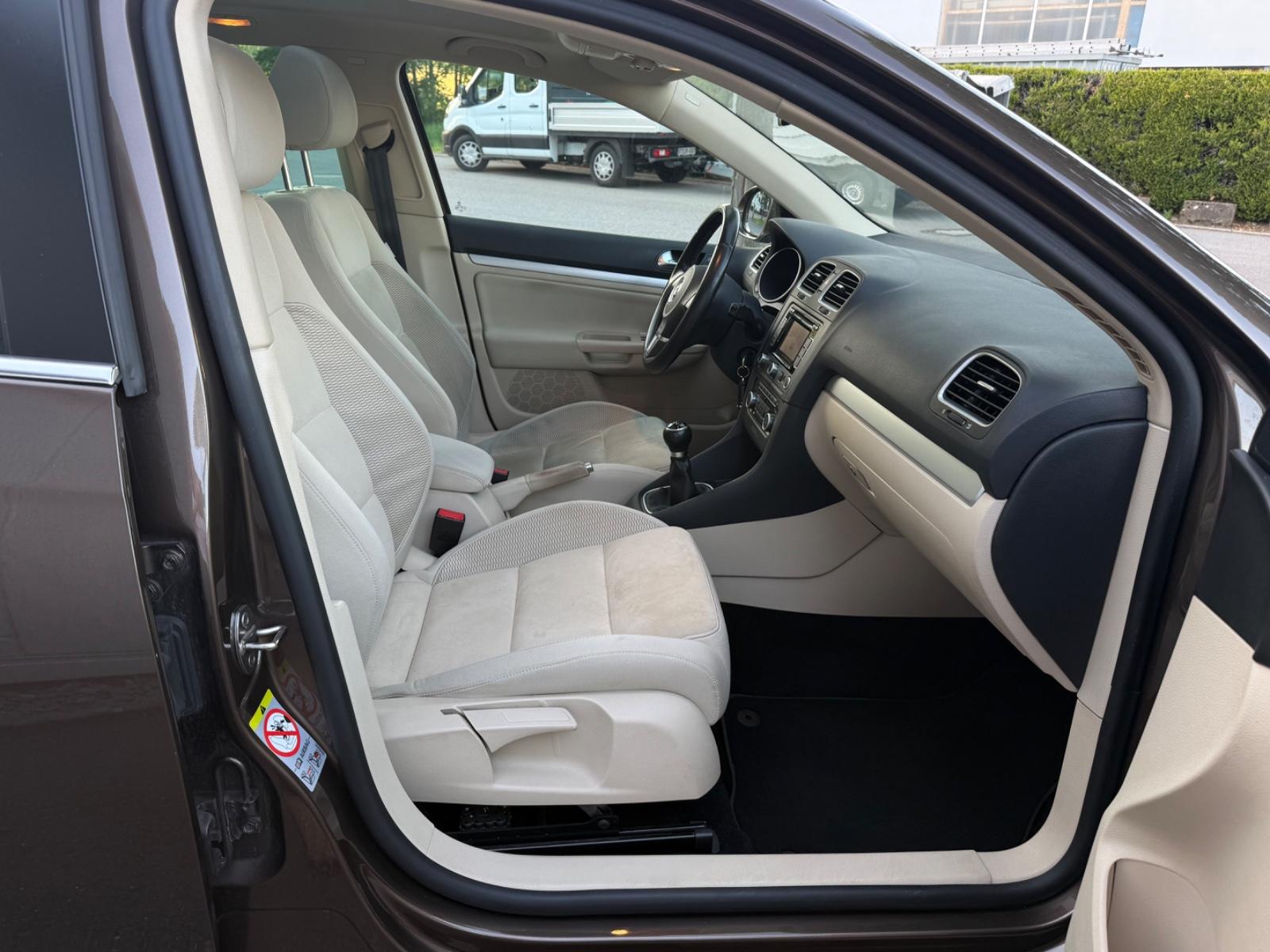 Volkswagen Golf 2010 — photo 17