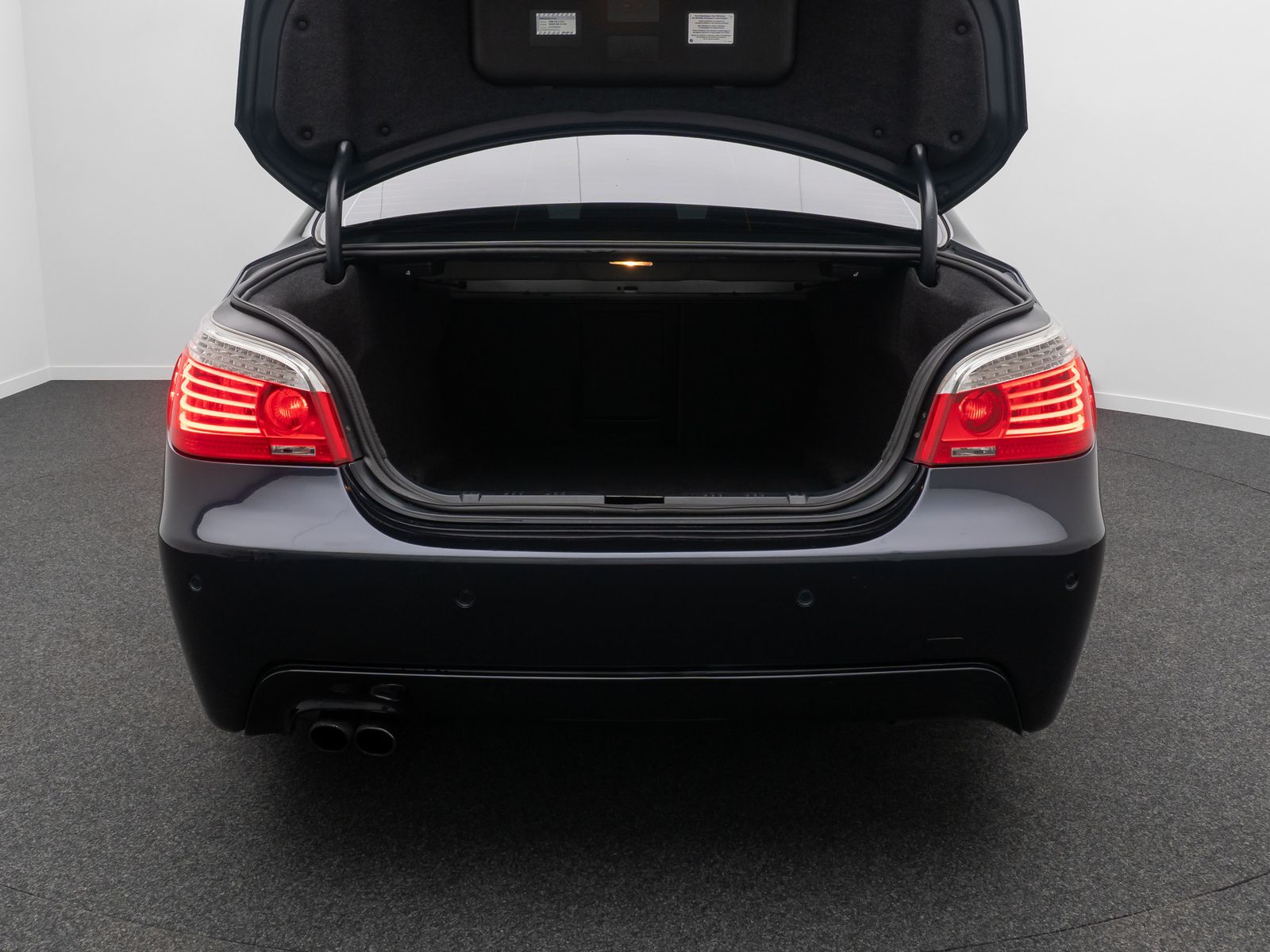 Fahrzeugabbildung BMW 530i M Sport Xenon NaviPro AHK HiFi Memory Leder