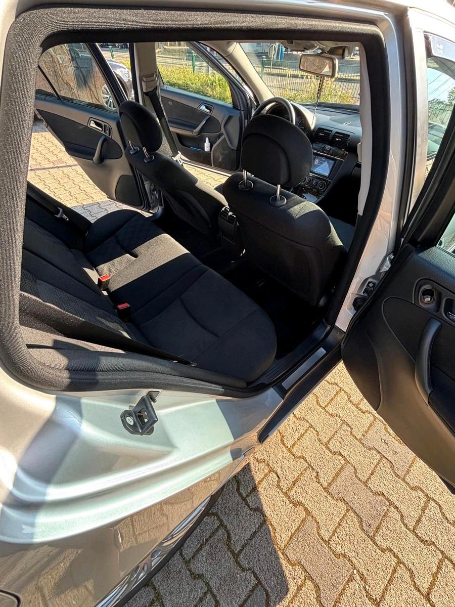 Mercedes-Benz C200 2005 — photo 13