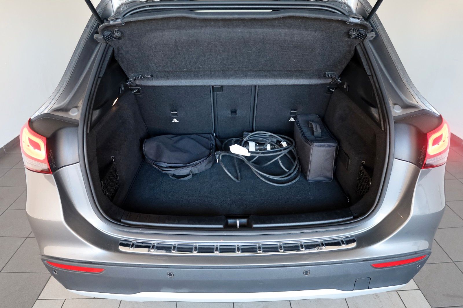 Fahrzeugabbildung Mercedes-Benz GLA 250 e, Style,T.Leder,Navi,LED,SH,Kamera,ACC