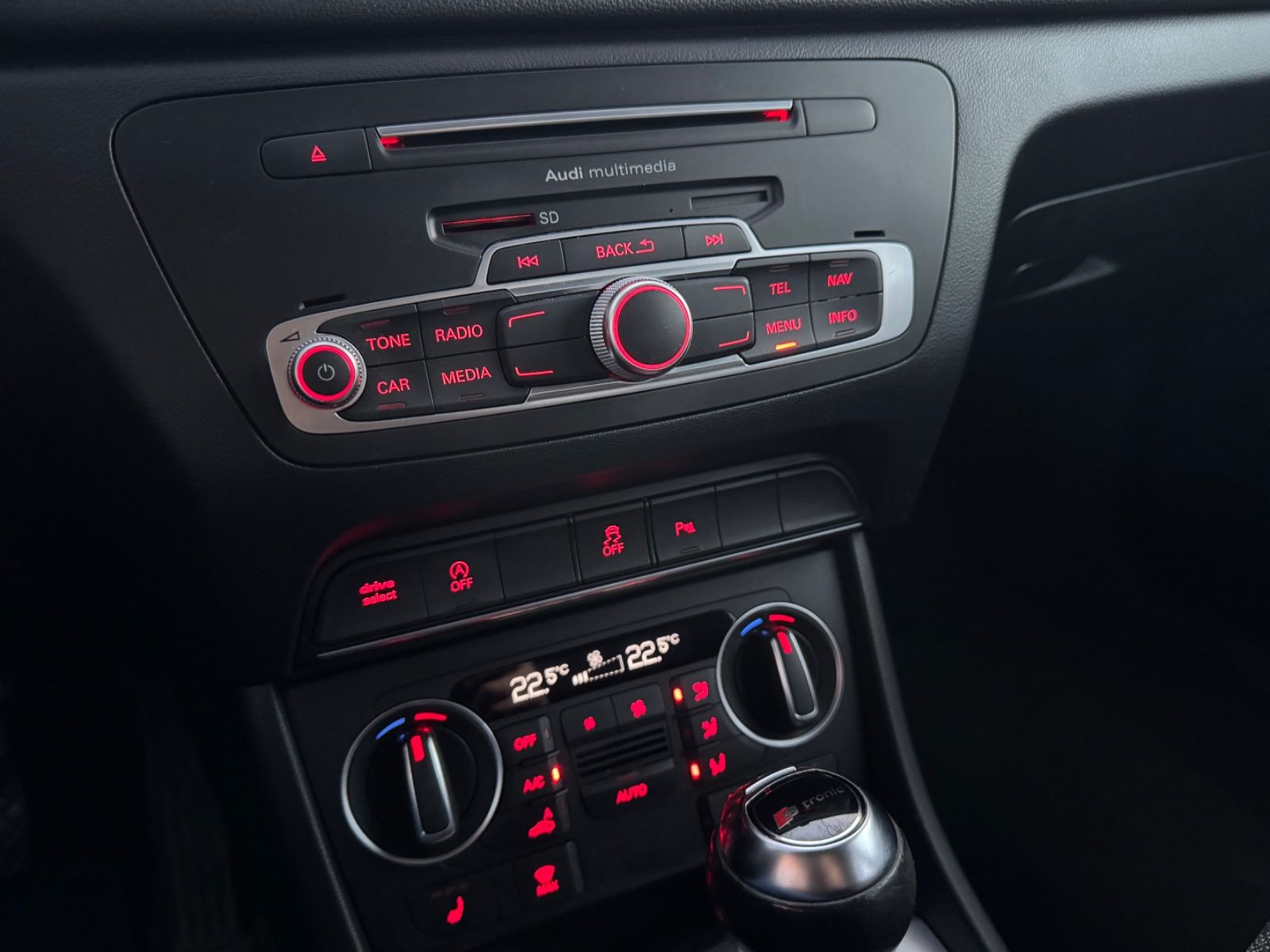 Fahrzeugabbildung Audi Q3 2.0 TDI Quattro S DSG*XENON*LED*TEMPO*AHK