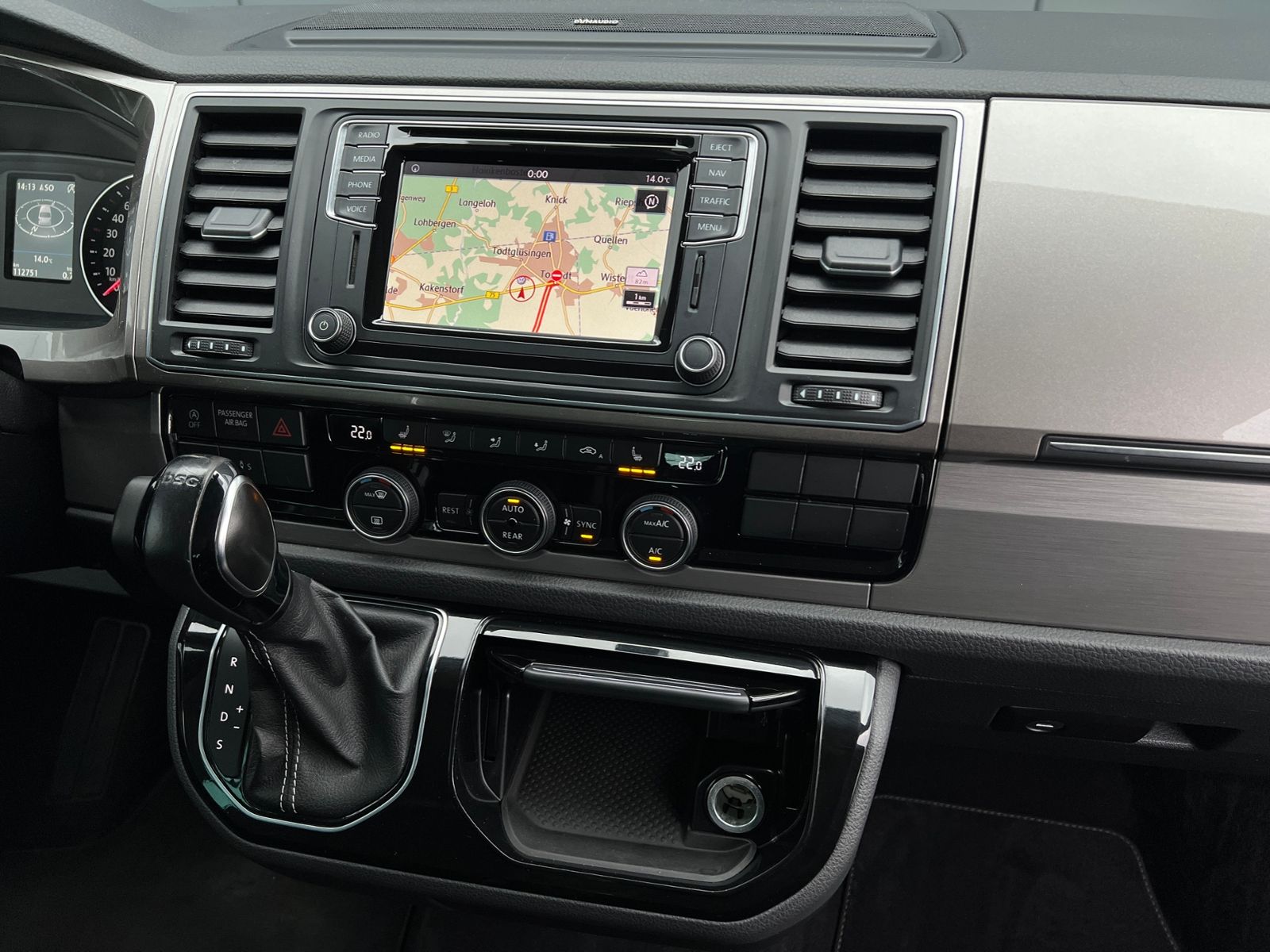 Fahrzeugabbildung Volkswagen T6 Multivan Generation Six 2.0 TDI DSG *AHK, LED