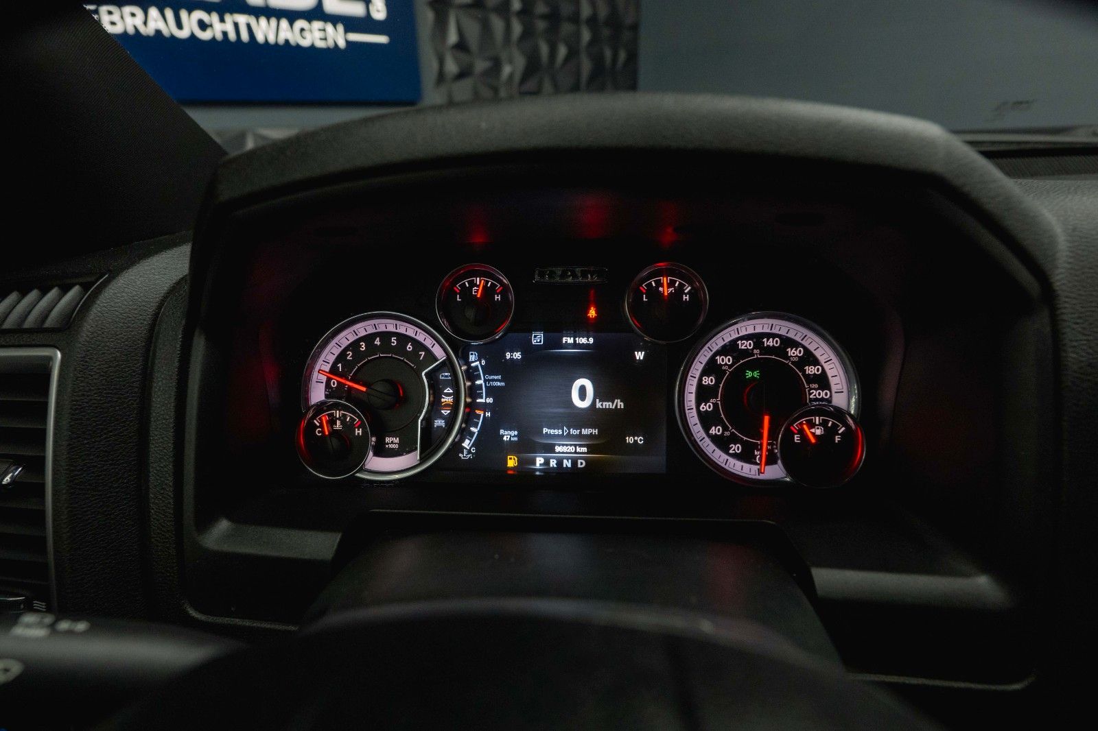 Fahrzeugabbildung Dodge RAM 5.7 V8 HEMI 4x4 Sport OFFROAD Night WARLOCK