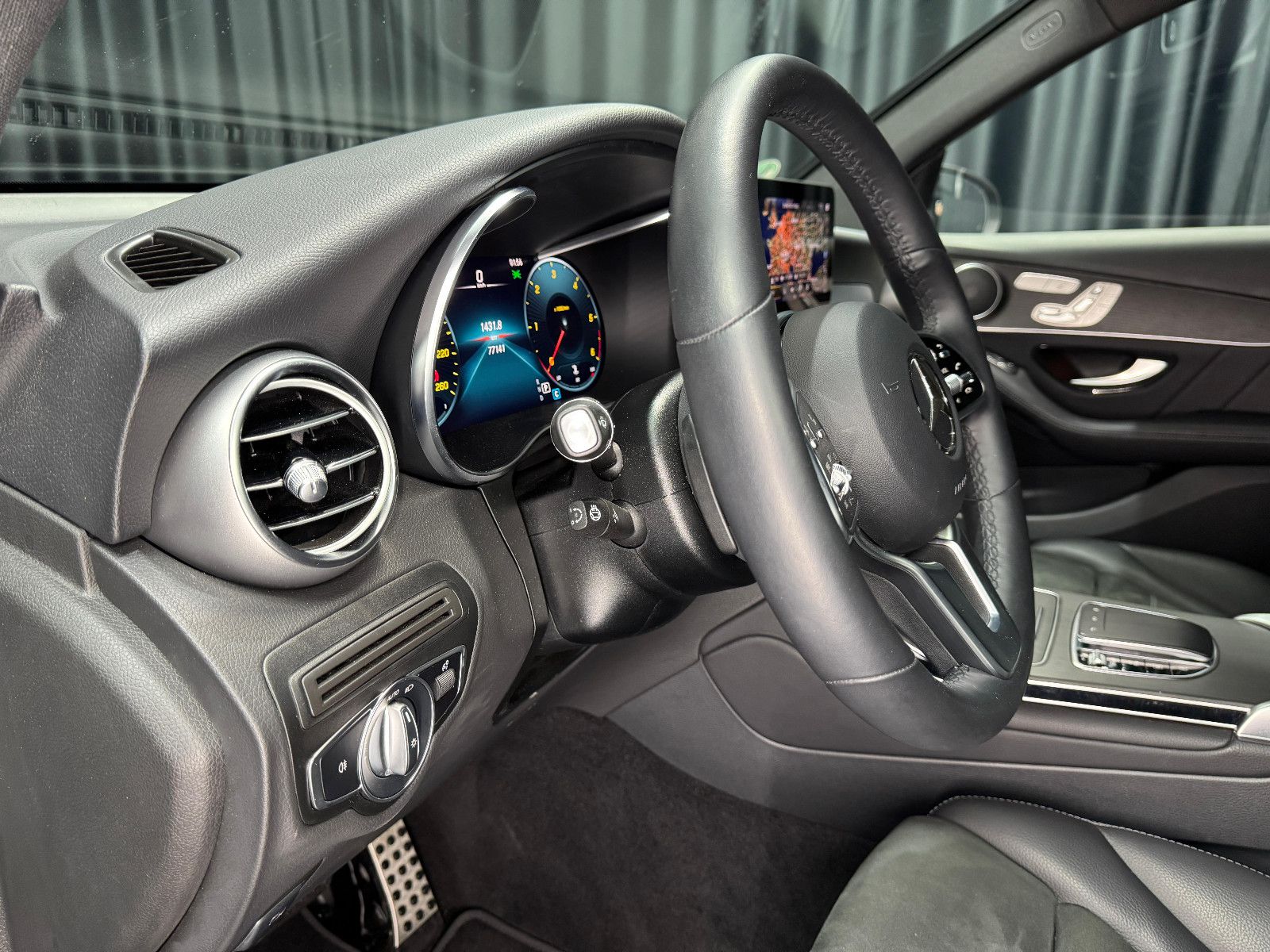 Fahrzeugabbildung Mercedes-Benz GLC 400 d 4Matic|AMG-LINE|AHK|STANDHEIZUNG|