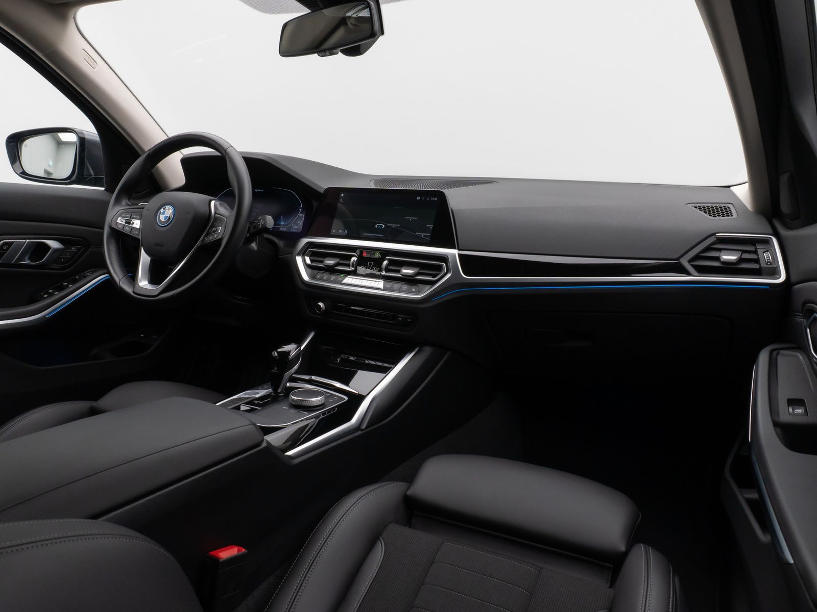 Fahrzeugabbildung BMW 330e SportLine Laser Kamera HUD DAB HiFi Komfort