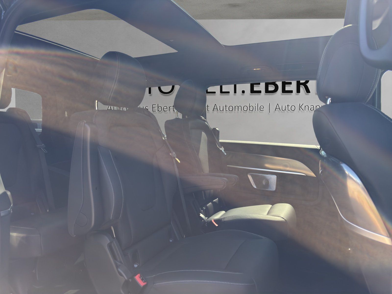 Fahrzeugabbildung Mercedes-Benz V 300 d L EXCLUSIVE Standhz AIRMATIC Pano DISTRO