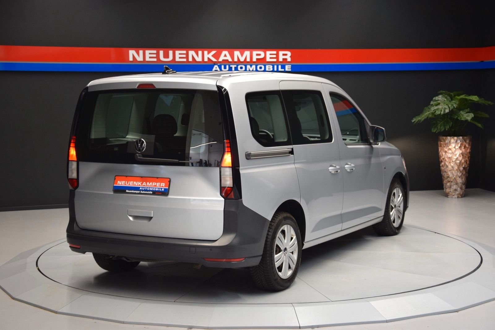 Fahrzeugabbildung Volkswagen Caddy Basis Tempomat 5. Sitzer DAB Leder PDC