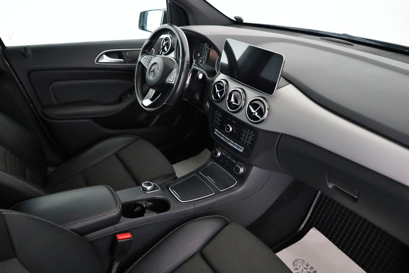 Fahrzeugabbildung Mercedes-Benz B 220 d 4MATIC DCT, T.Leder,Navi,SH,Panorama +WR