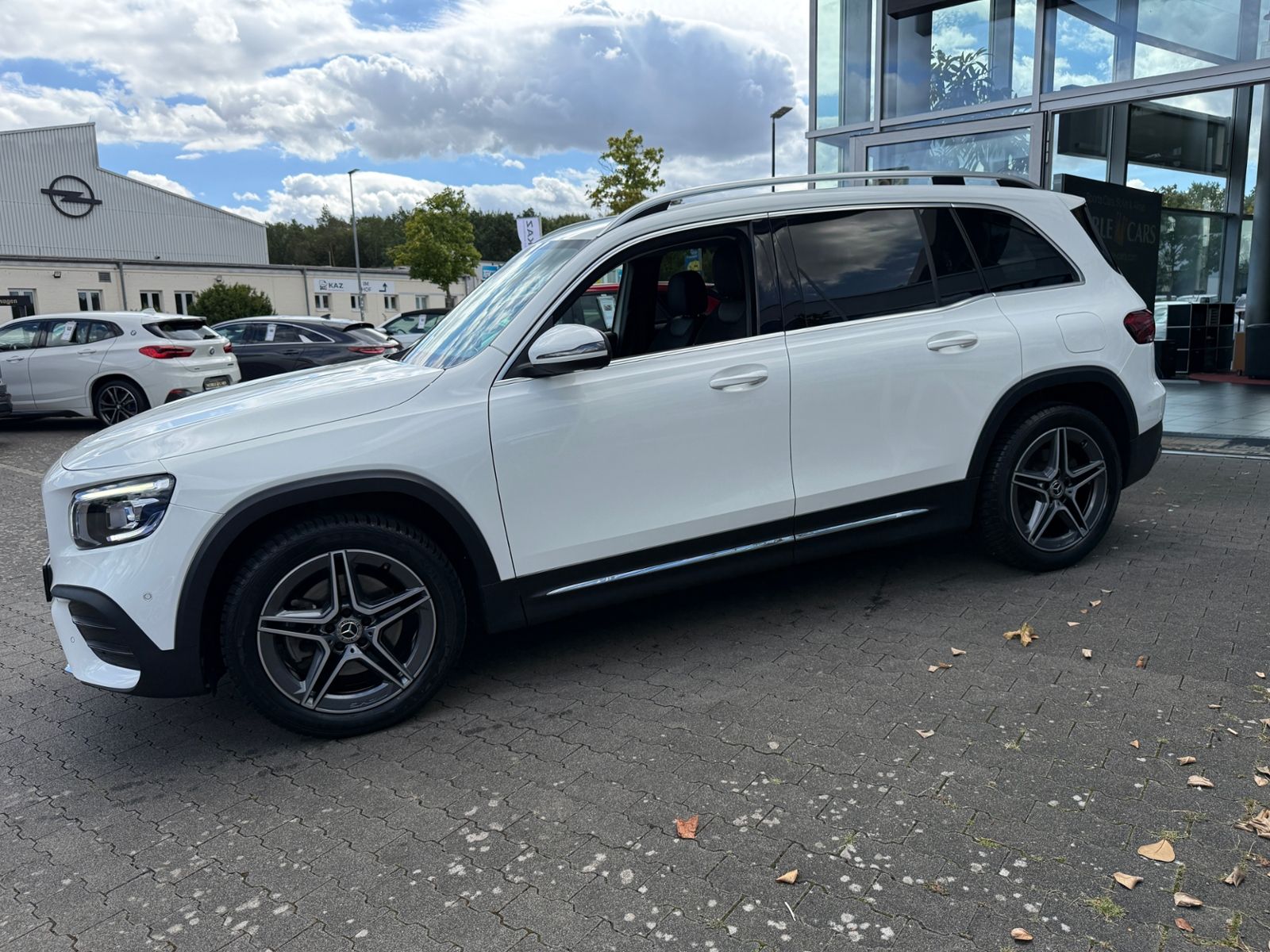 Fahrzeugabbildung Mercedes-Benz GLB 250 AMG Line LED MBUX HIGH NAV RFK 19"