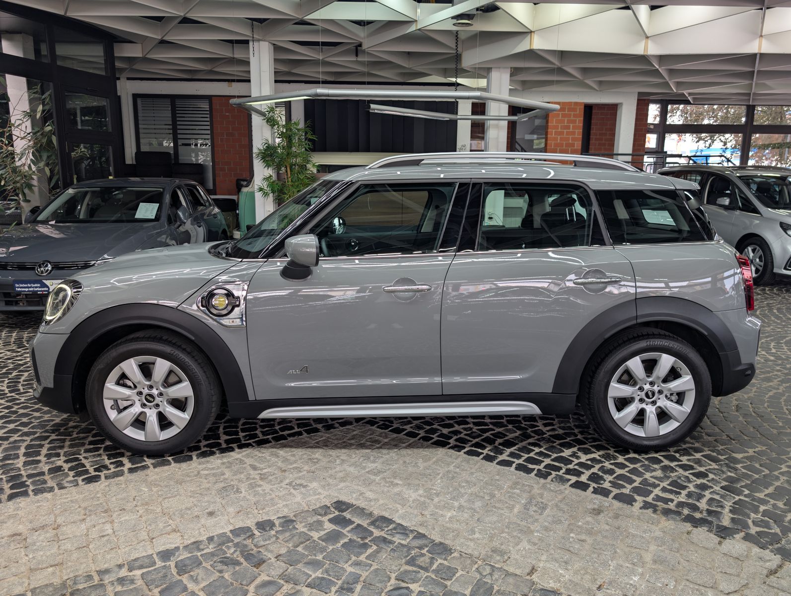 Fahrzeugabbildung MINI Countryman SE (Cooper) Essential Trim All4 94%So