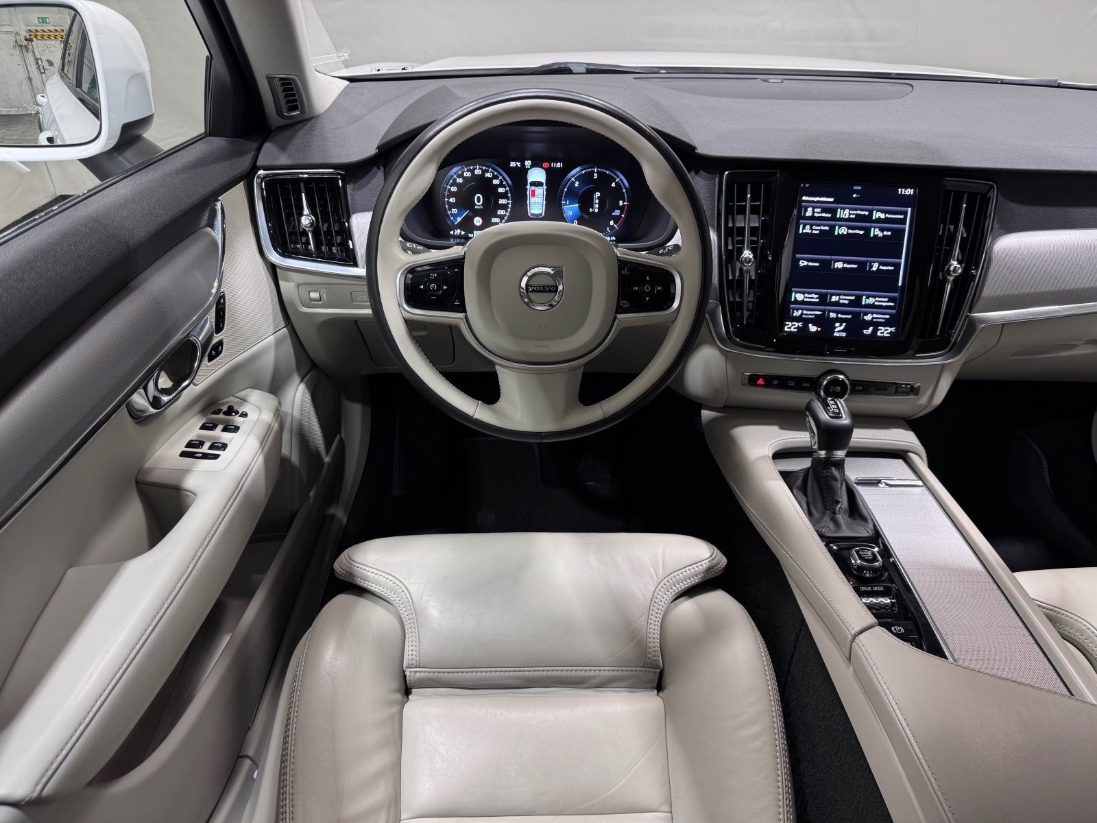 Volvo V90 Cross Country Pro D5 AWD | AHK LED NAVI 360° foto 5
