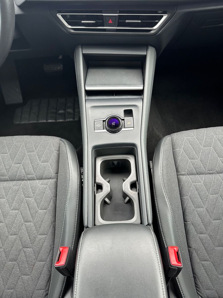 Fahrzeugabbildung Volkswagen Tiguan 2.0 TDI DSG Life NAV+LED+AHK+HUD+KAM+ACC