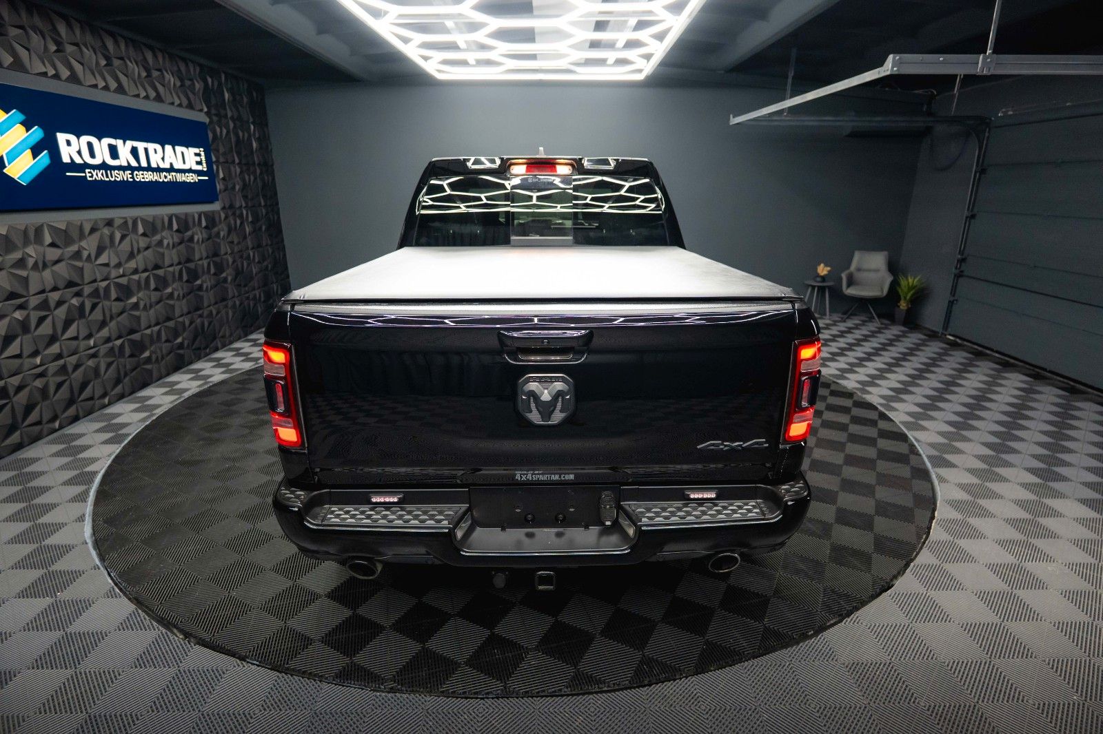 Fahrzeugabbildung Dodge RAM 5.7 V8 HEMI 4x4 Offroad BLACK EDITION  LPG