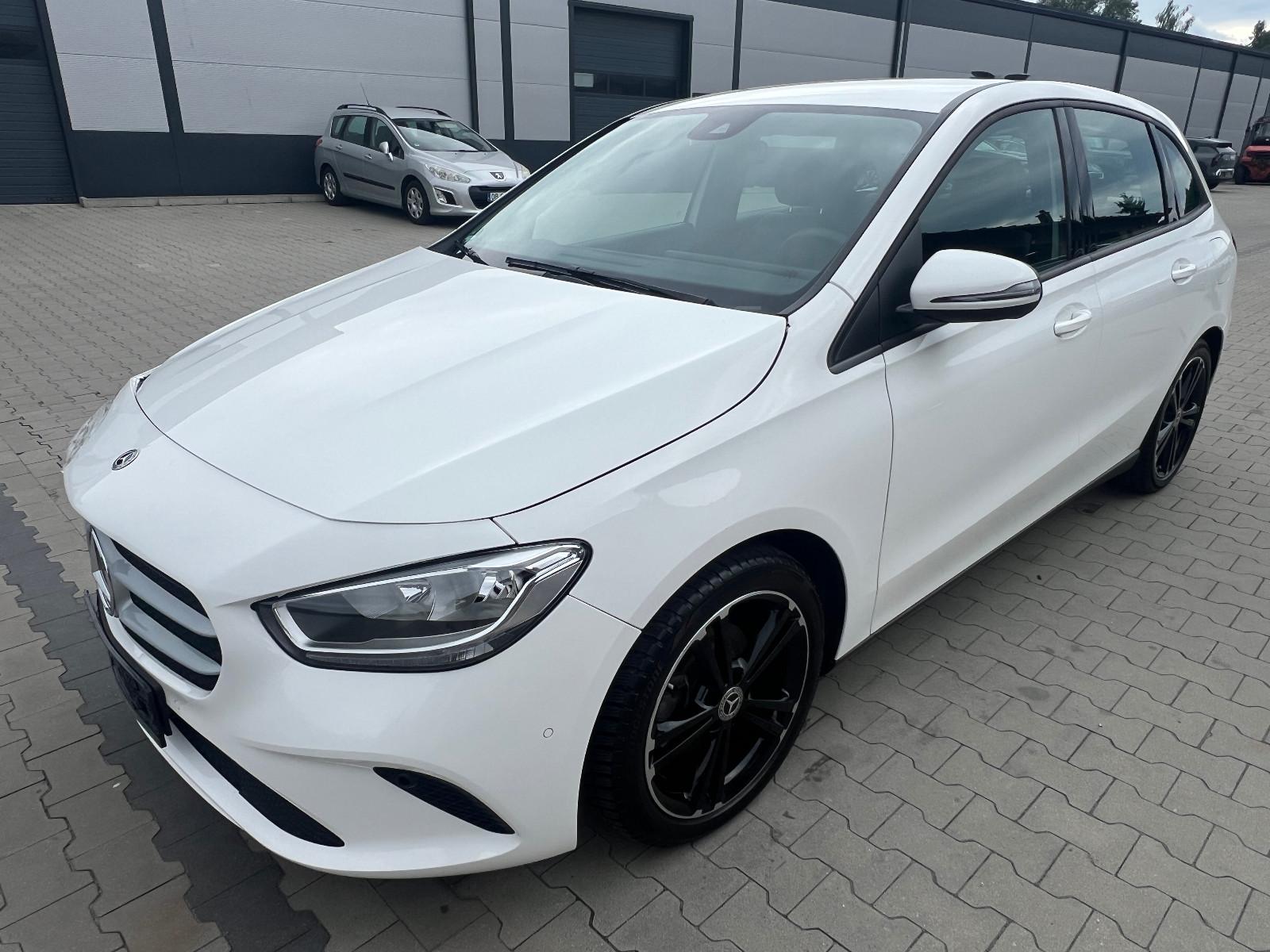 Mercedes-Benz B 180