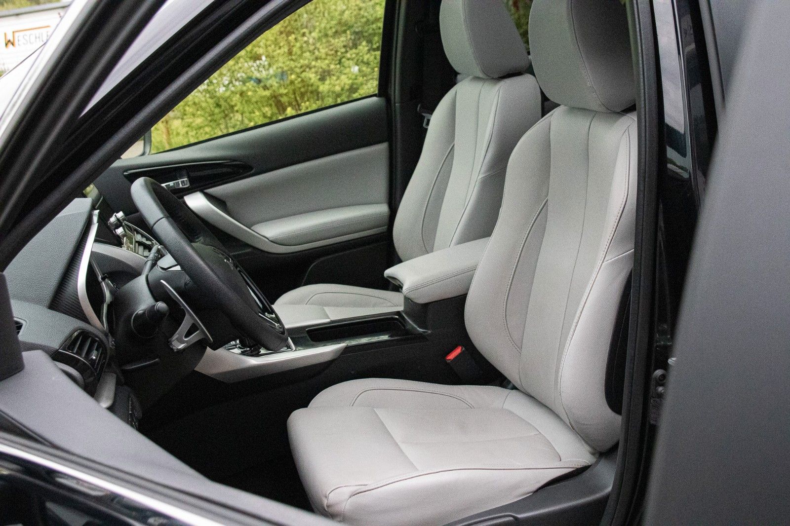 Fahrzeugabbildung Mitsubishi Eclipse Cross 2.4 PHEV TOP 4WD Leder*Navi*Pano.