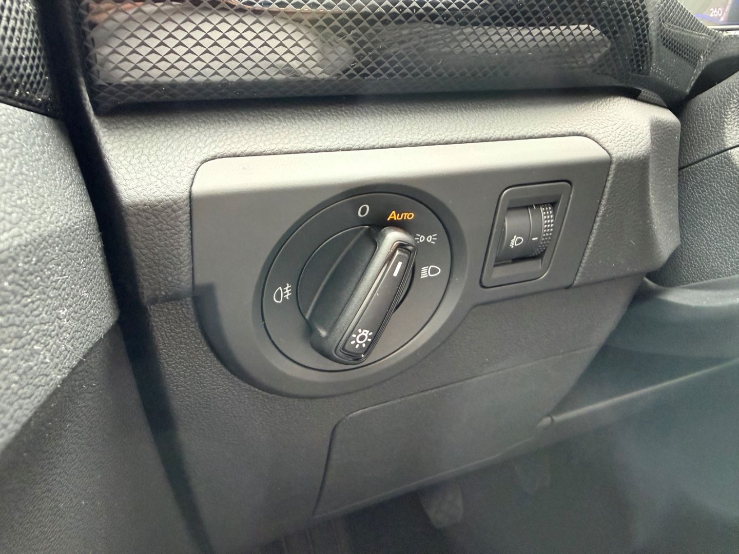 Fahrzeugabbildung Volkswagen T-Cross 1.0 TSI 70 kW Life LED ACC Apple CarPlay