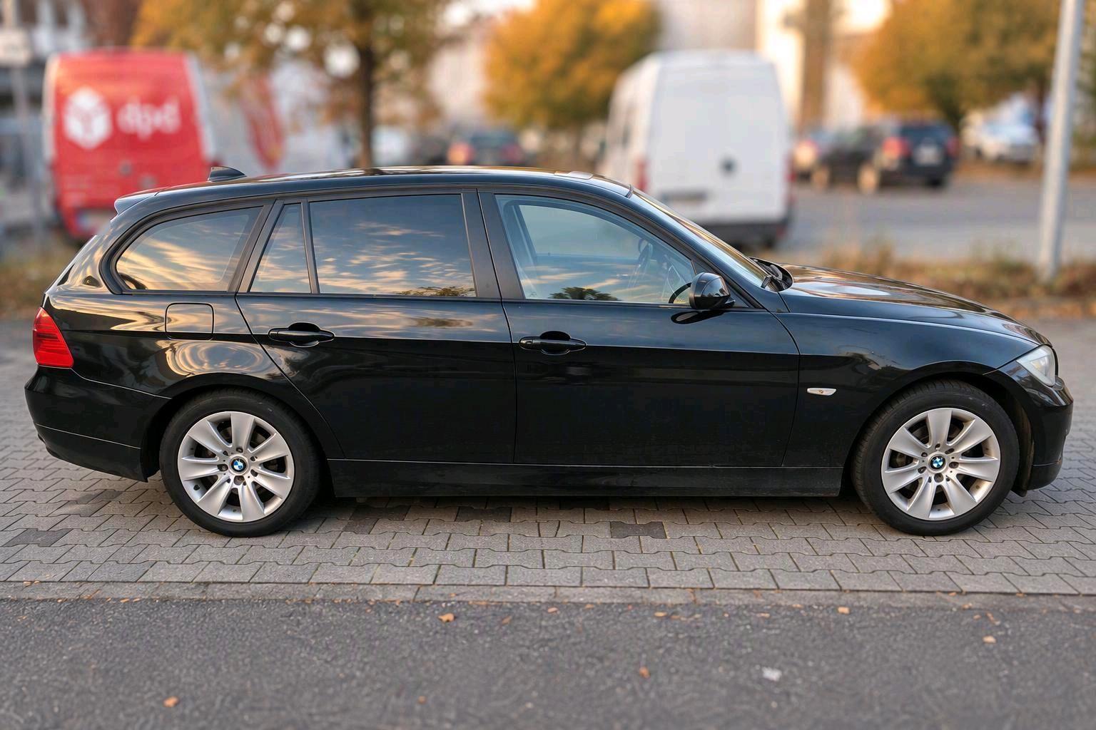 BMW 318 2007 — interior