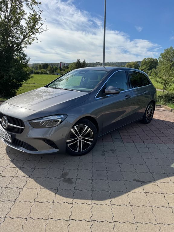 Image of Mercedes-Benz B 200