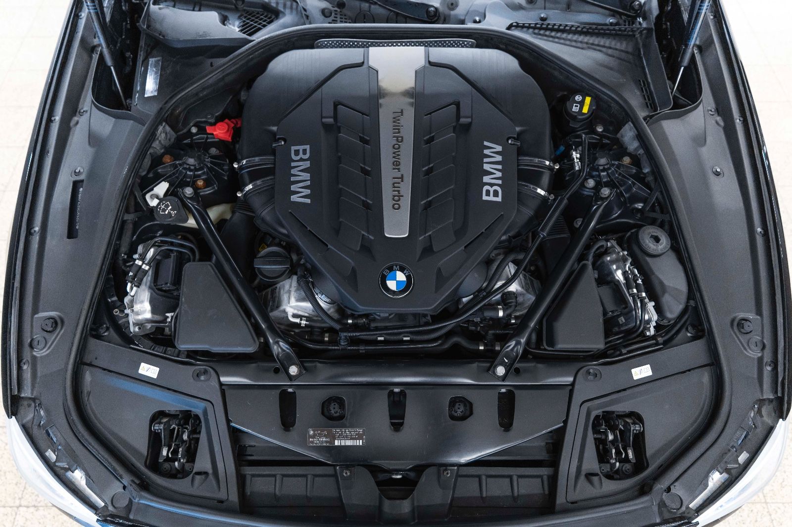 Fahrzeugabbildung BMW 550I Xdrive M-Performance HUD LED KAM NAV H&K