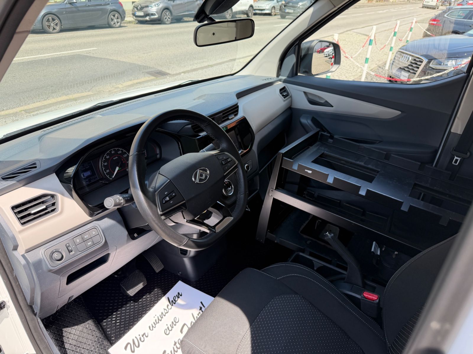 Fahrzeugabbildung Maxus eDeliver3 Lieferwagen DHL/POST ETC KAMERA