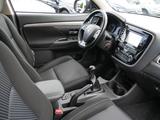 Mitsubishi Outlander 2.0 MIVEC 2WD Kamera Tempo Bluetooth - Mitsubishi Outlander: 2.0