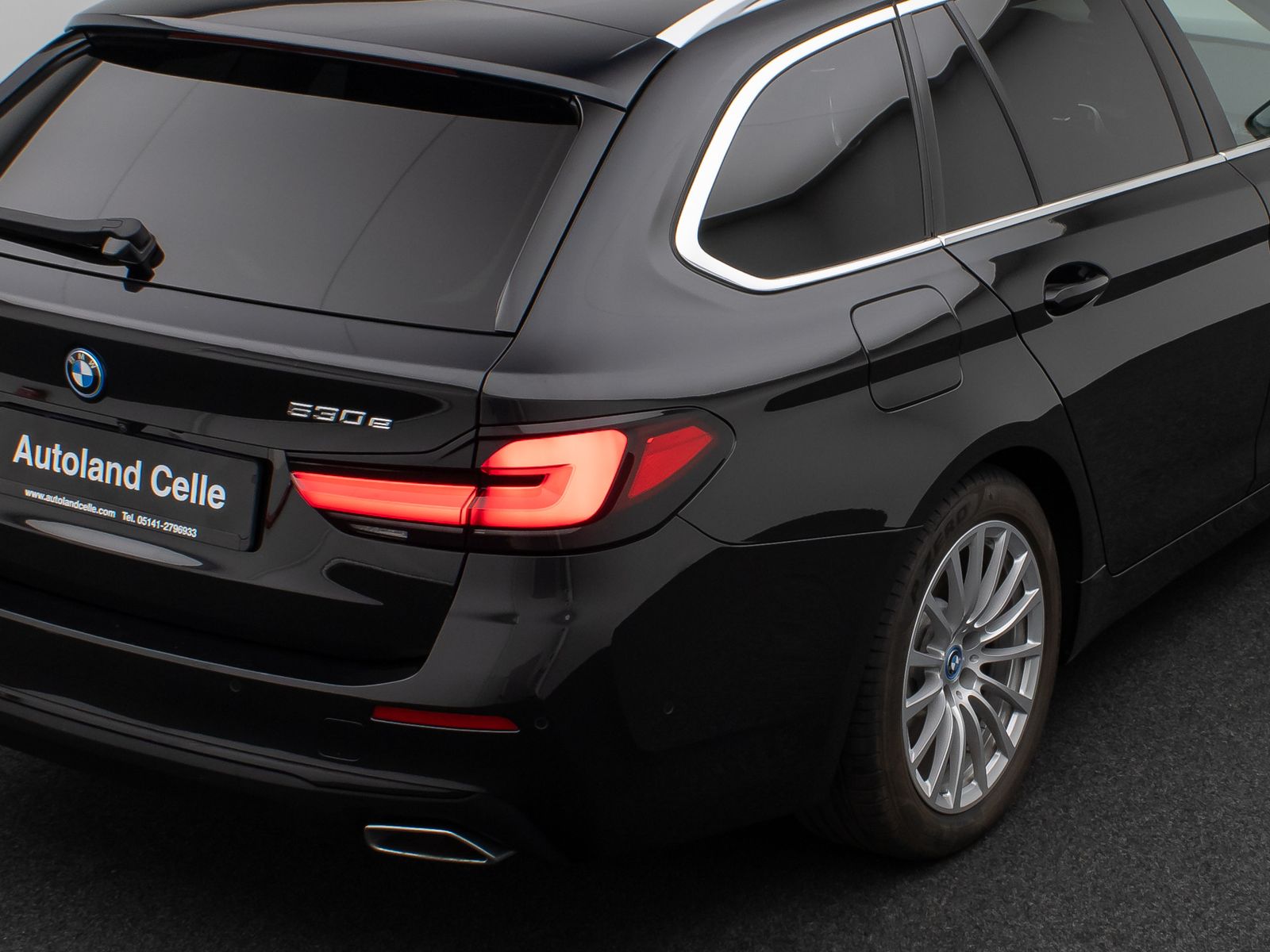 Fahrzeugabbildung BMW 530e Kamera DAB HiFi CockPitPro Fernlichtassist