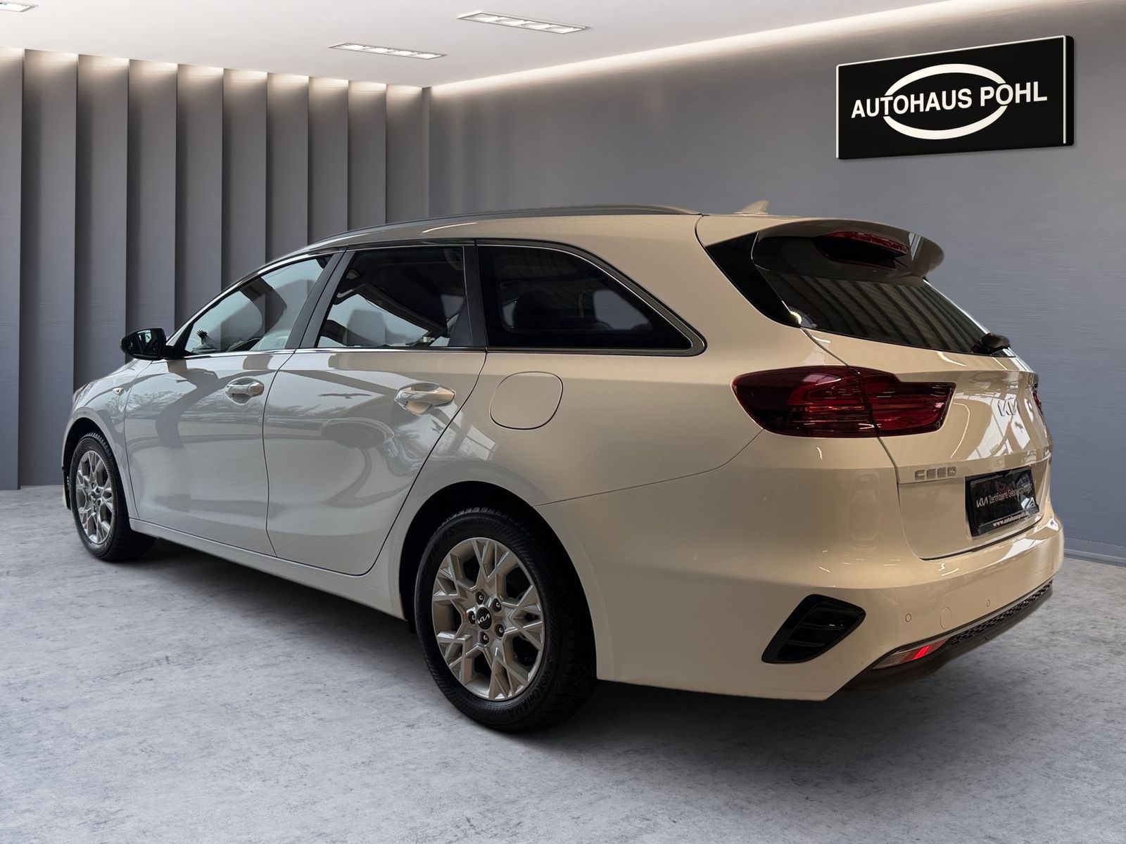 Fahrzeugabbildung Kia CEED_SW 1.5T 140 DCT7 VIS KOMF+ (NAV)