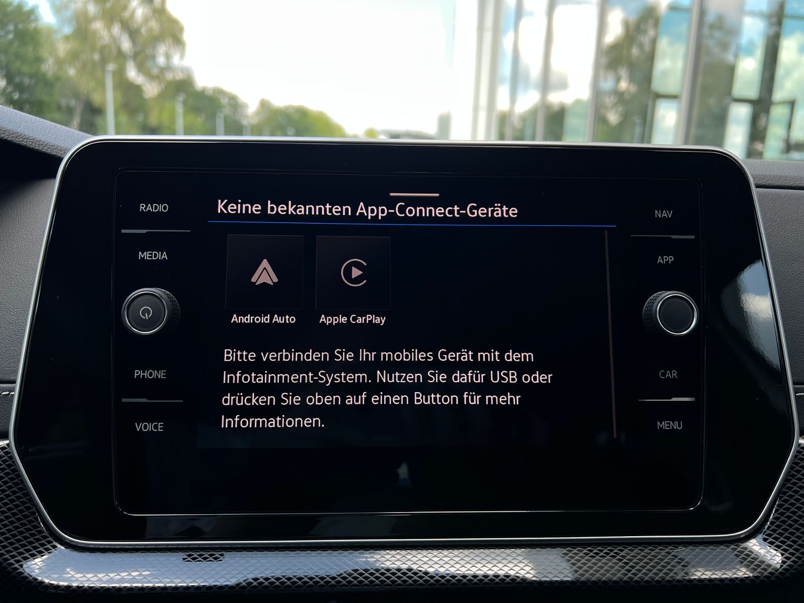 Fahrzeugabbildung Volkswagen T-Cross R-Line 1.5 TSI DSG *AHK, IQ.LIGHT, ACC,