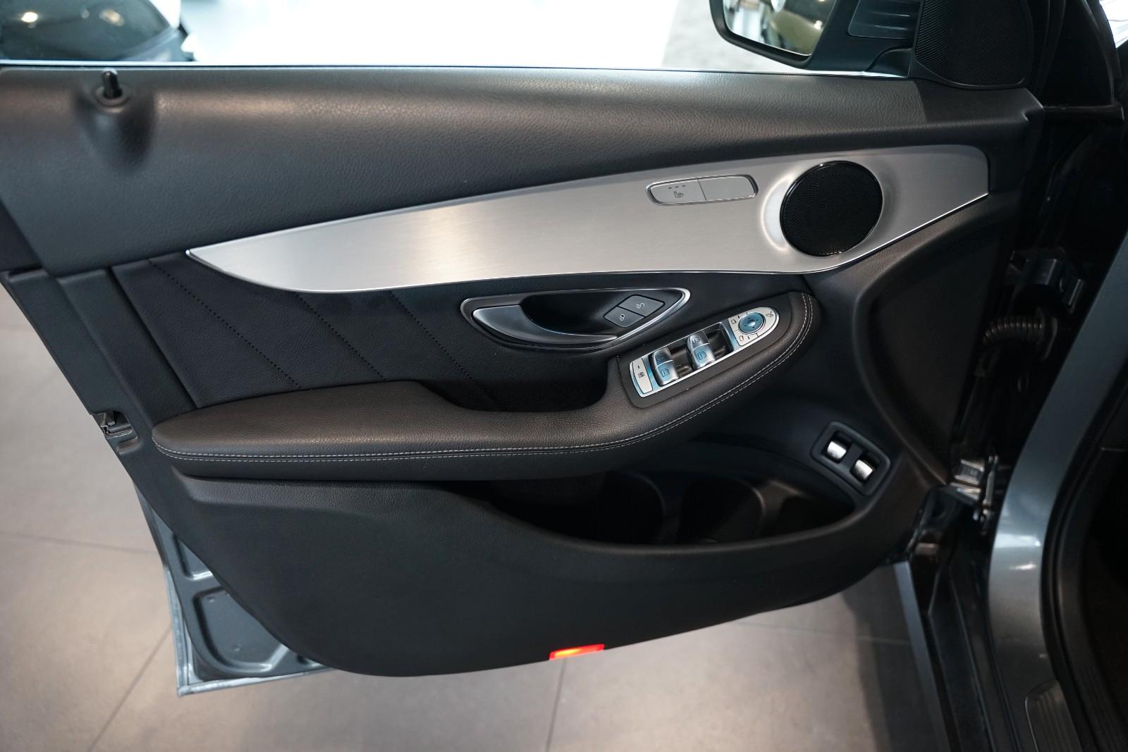 Mercedes-Benz GLC 300 4Matic | AMG | Comand | Pano | AHK