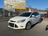Ford Focus 1.6 Titanium BiXenon AHK Klimaaut. SHZ Tüv - Ford Focus mit Benzin-Antrieb: Kombi, 1.6