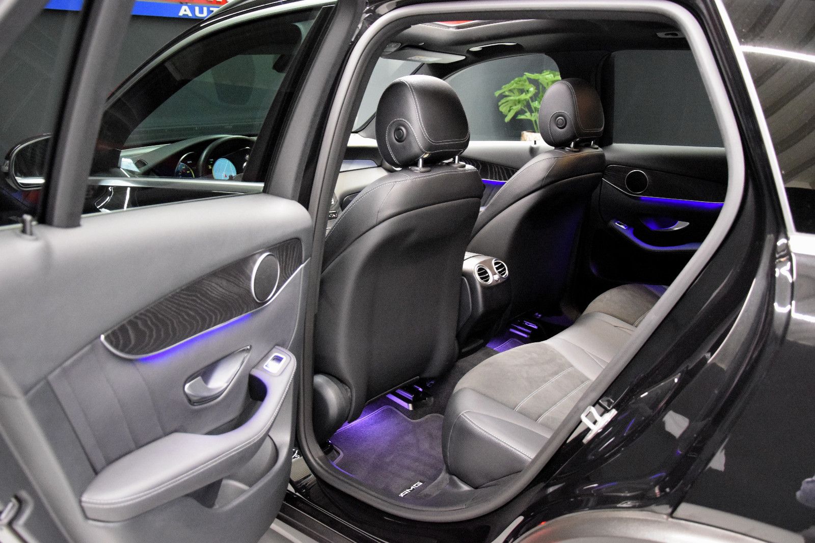 Fahrzeugabbildung Mercedes-Benz GLC 200 4Matic AMG Pano Kamera LED Tempomat