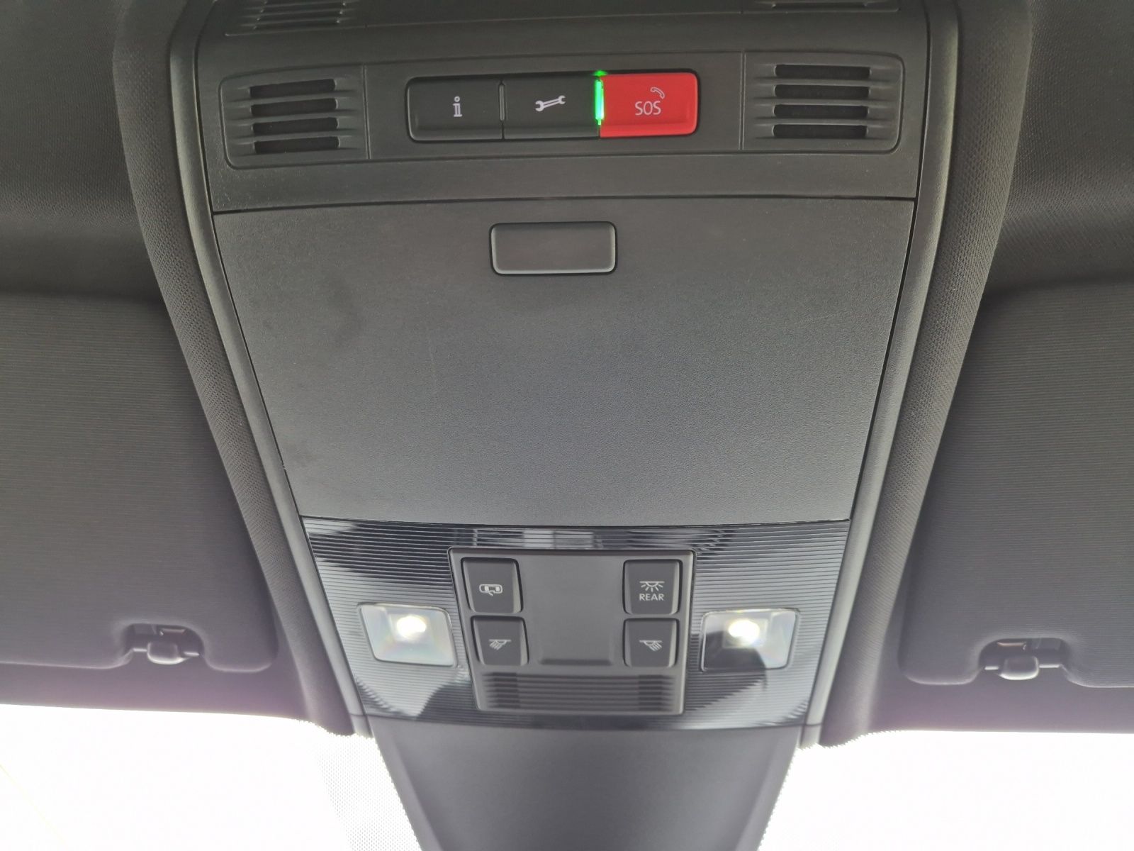 Fahrzeugabbildung Volkswagen Tiguan TDI R-Line DSG 4M Matrix STHZ AHK ACC Nav
