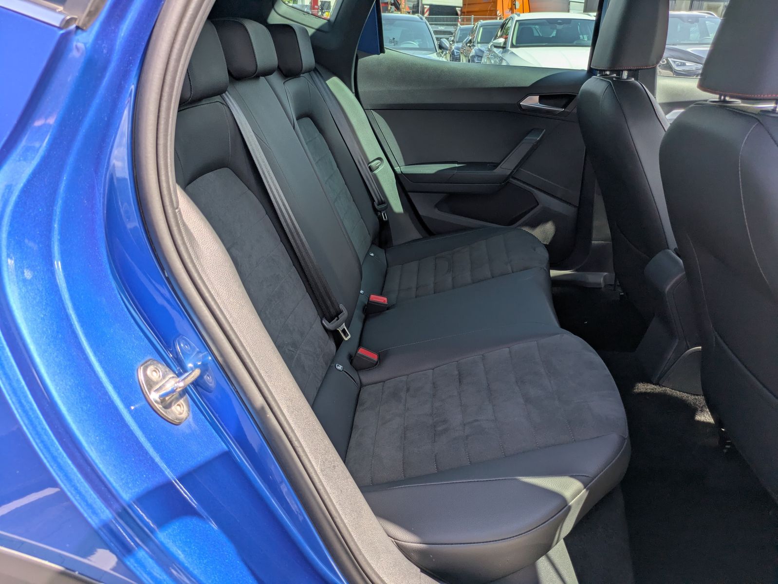 Fahrzeugabbildung SEAT Arona 1.0 TSI FR DSG AHK*ACC*LED*APP*DAB*KAMERA