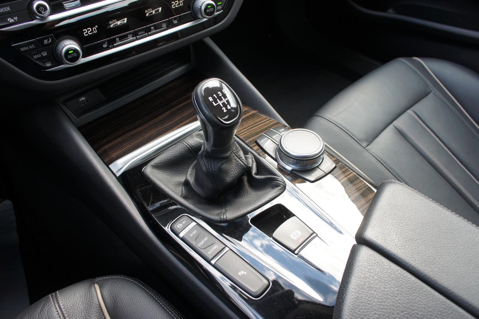 BMW 520d Limousine Luxury-Line *LED*NAVI*KAMERA*AHK*